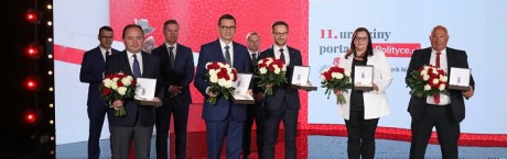 Biało-Czerwone Róże dla polskich negocjatorów