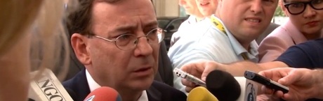 Kamiński świdruje wzrokiem Jachowicza