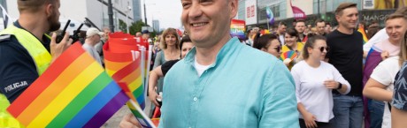 Lewica chce wyrzucić Biedronia! „Ostatnia kadencja gejów podróżników”