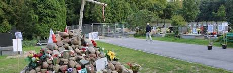 Na Łączce karykatura koniecznych działań