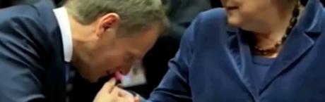 Radwański: Tusk ma usta sine od całowania ręki Merkel