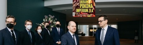 "Sieci": Jak Morawiecki pokonał Tuska