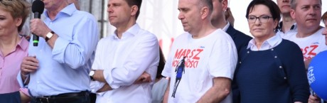 "wSieci": Brudna walka opozycji 