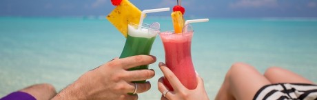 Wypadek na wakacjach po drinku? To ubezpieczenie nadal będzie działać! 