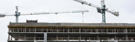 Znany deweloper twierdzi, że nie chce pieniędzy od państwa. A co robi naprawdę? Setki milionów dla Arche Władysława Grochowskiego