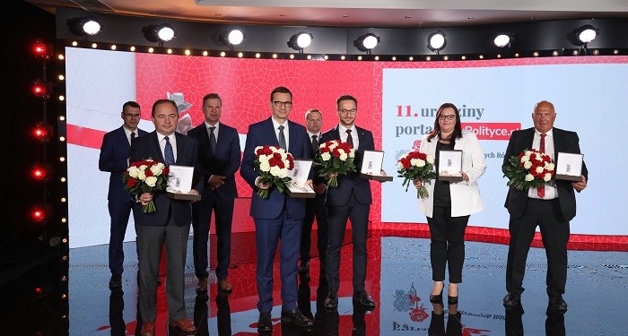 Biało-Czerwone Róże dla polskich negocjatorów Biało-Czerwone Róże dla polskich negocjatorów