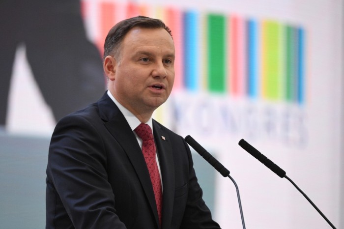 Duda w "Sieci": Słabych się nie atakuje