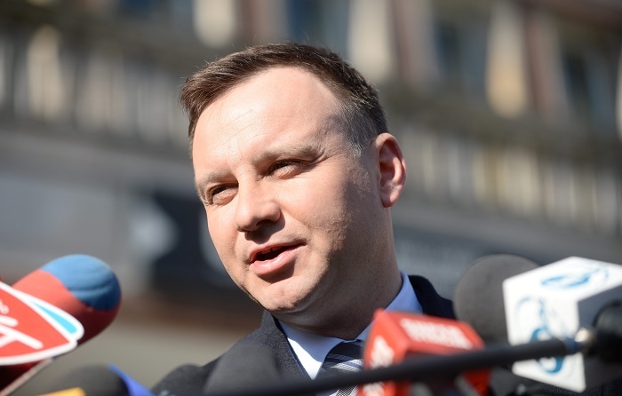 Fijołek: Duda gryzie trawę