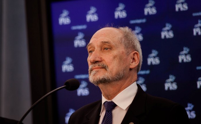 Macierewicz o niszczeniu ważnych materiałów