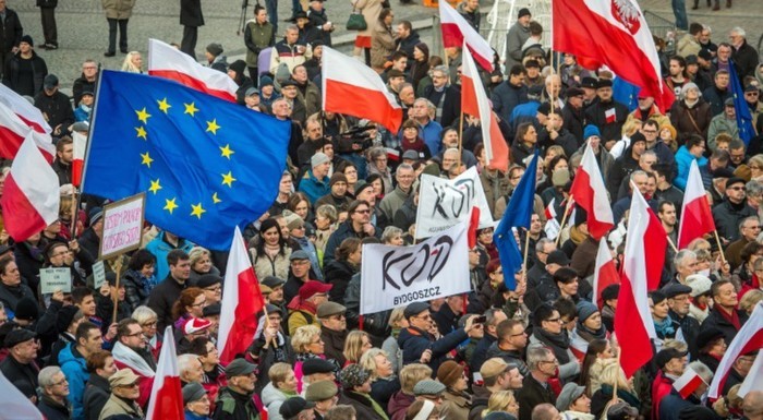 Nie chodzi o Konstytucję i Trybunał. Chodzi o pucz!