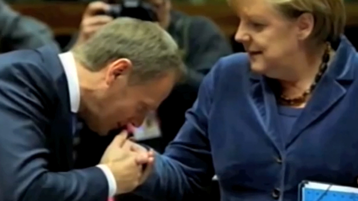 Radwański: Tusk ma usta sine od całowania ręki Merkel