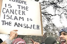 "Islam to koń trojański w Europie"